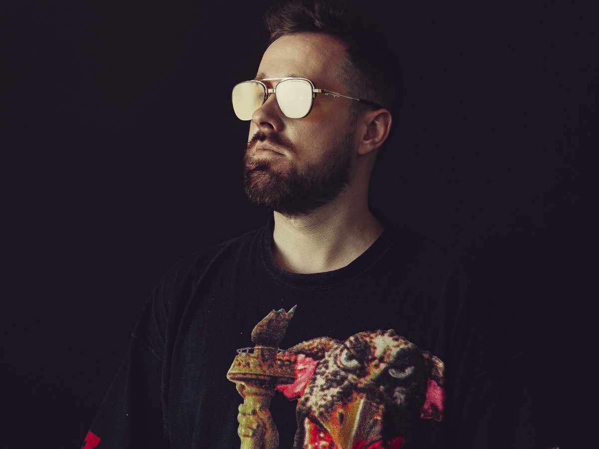 .<a href="/DJGammer/">Gammer</a> just dropped a hard-hitting, uplifting 9-track “Better Together” EP via <a href="/dimmak/">DIM MAK</a> 🤯🤯

runthetrap.com/2022/10/07/lis…