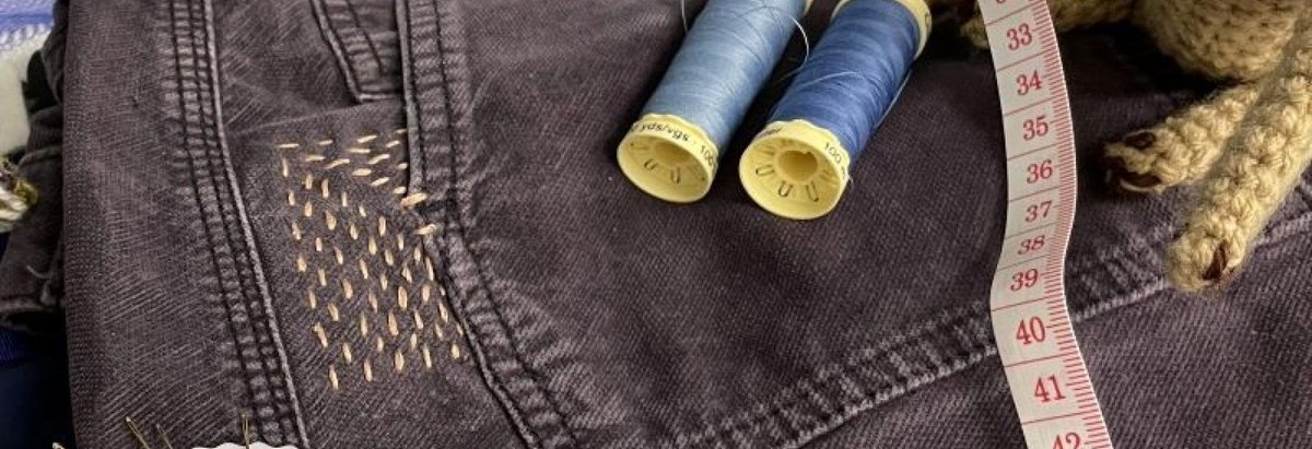 CamUnivMuseums's tweet photo. There's a great late coming up at @ZoologyMuseum. 

Learn ways of mending or refashioning clothes, get top tips on how to be greener in our clothing choices with mini-workshops, drop-in activities and more. 

Tell your best friends, and then everyone else: https://t.co/gCmGSPs4A4 https://t.co/bmOCZU0Tp9