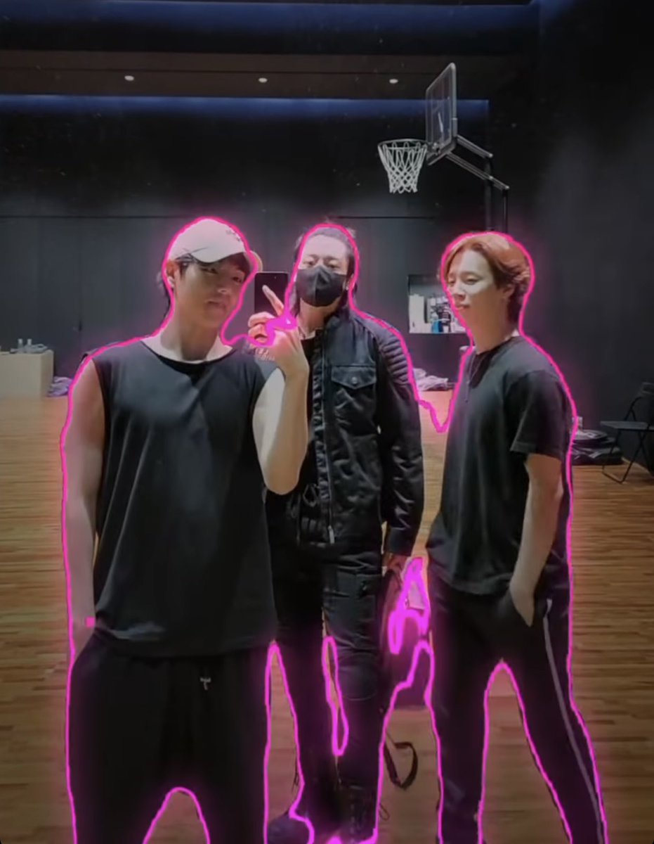 KTHCanada's tweet photo. THV via Instagram story updates 💜

I love that he’s on the basketball court my favourite 2 things: Tae and Basketball 😭

Also his arms 😵‍💫😩 https://t.co/SO4MN6ZPFP