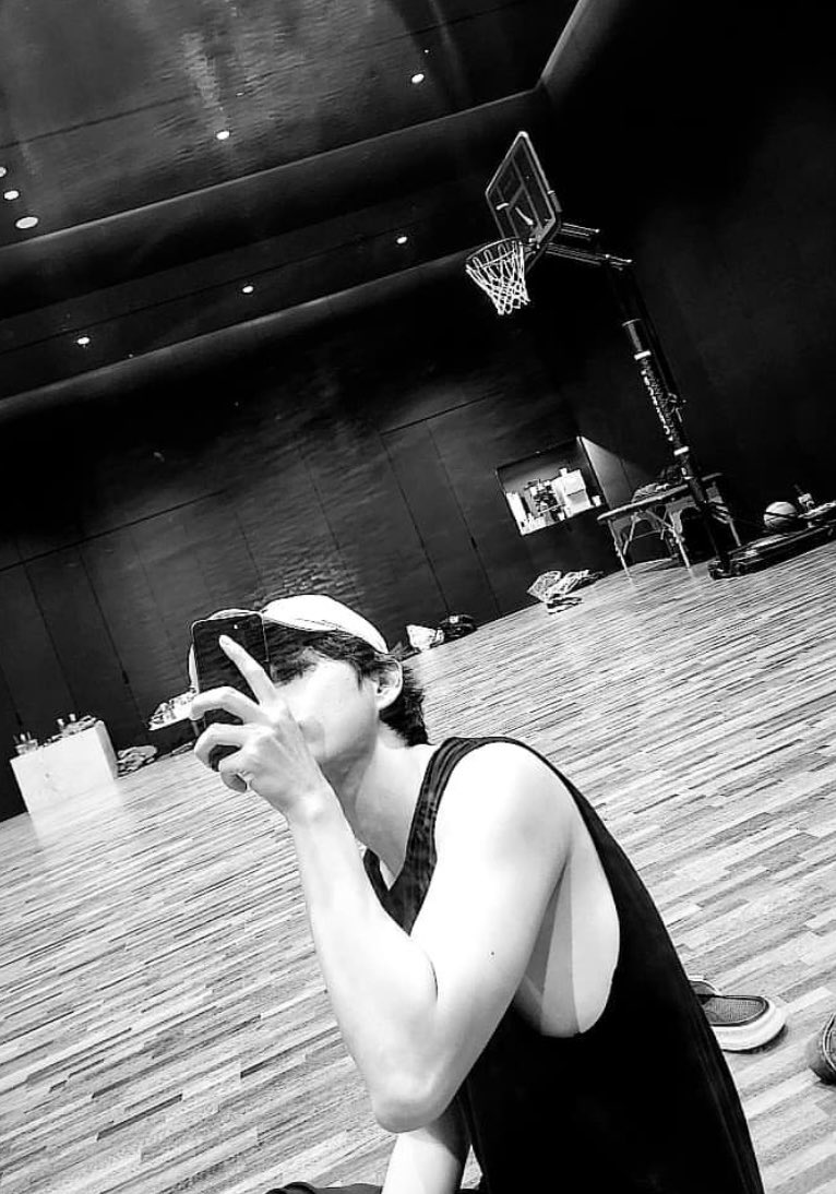 KTHCanada's tweet photo. THV via Instagram story updates 💜

I love that he’s on the basketball court my favourite 2 things: Tae and Basketball 😭

Also his arms 😵‍💫😩 https://t.co/SO4MN6ZPFP