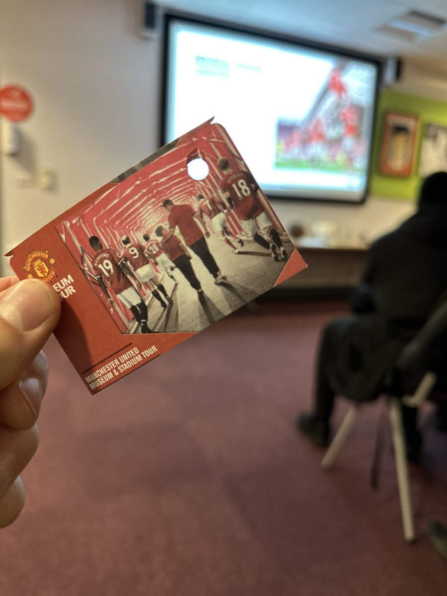 Maths_UCS's tweet photo. Green group are currently listening to the brilliant Matt from @ManUtd talk all things Manchester United and Maths. #UCSUnlocks @TheUCSchool https://t.co/7xb02QjWBQ