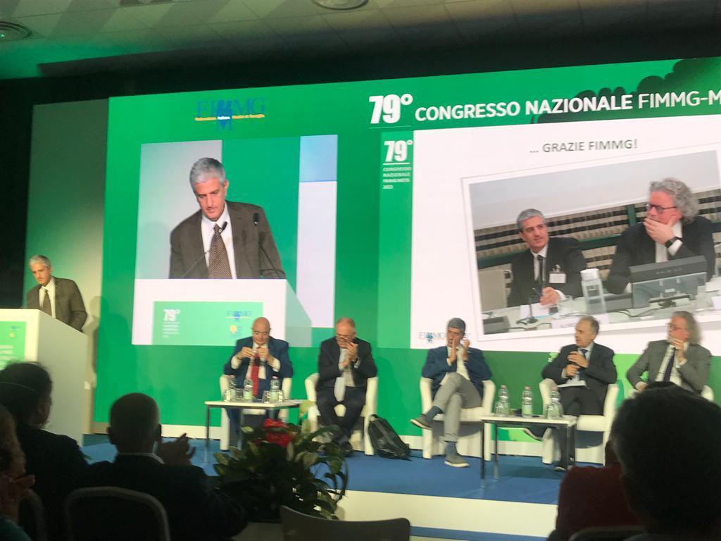 Al 79^ Congr.Nazionale Fimmg <a href="/Alfredo_Petrone/">Alfredo Petrone</a> presenta la definitiva approvazione dei 2 ACN per i Medici Fiscali e per i Medici addetti alle funzioni medico legali. 
<a href="/INPS_it/">INPS</a> <a href="/PTridico/">Pasquale Tridico</a> <a href="/FimmgNazionale/">FimmgNazionale</a> <a href="/FondazioneEnpam/">Fondazione Enpam</a> <a href="/FNOMCeO/">FNOMCeO</a>