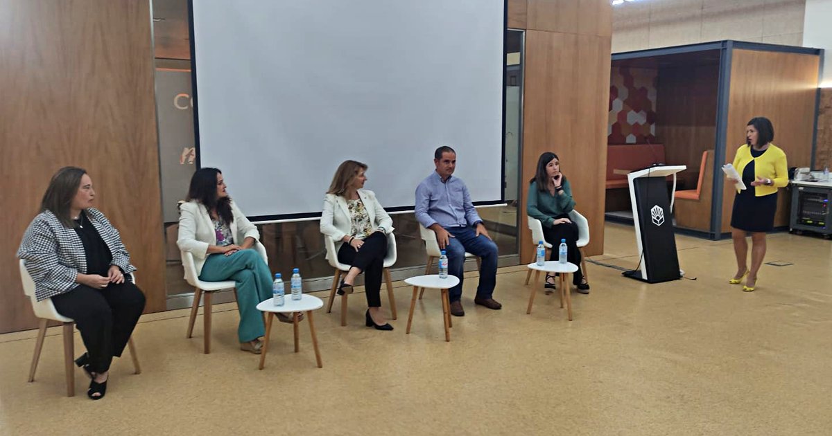 CECOWorking's tweet photo. 📸 Os dejamos algunas instantáneas de #CórdobaEmprendeContigo que organiza
@fundecoruco
@AlfonsoAlberca, coordinador de #CECOWorking ha sido el ponente que ha representado a @CECOes_, en una sesión en la que instituciones y entidades de Córdoba hablamos sobre emprendimiento. https://t.co/FVpk0Ptv1C