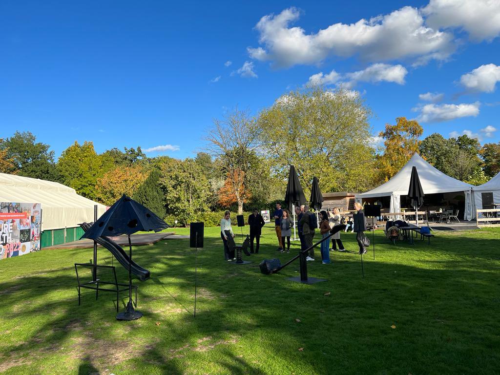 HealthHubU's tweet image. In alle opzichten stralende dag gisteren voor de #FutureHealthExpo: gemotiveerde ontwerpers, geïnspireerde bezoekers en prachtig weer. Mooie tours vanaf Stadskantoor, via Stadion Galgenwaard naar Utrecht Science Park. Dank aan partners @GemeenteUtrecht @ROC_MN @UtrechtSciPark