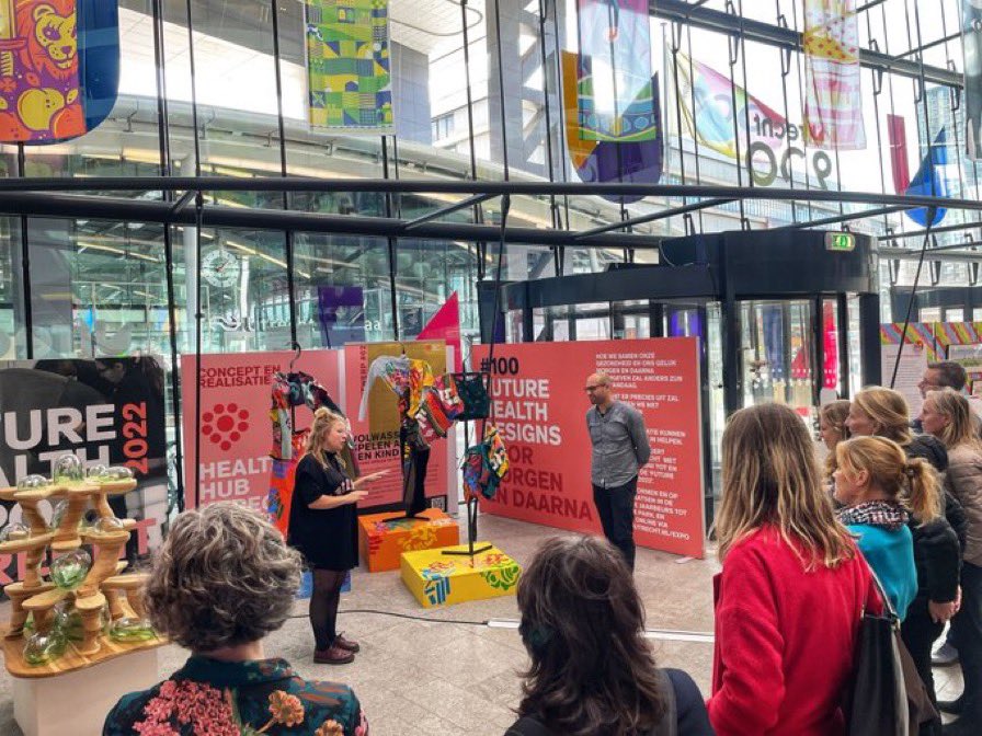 HealthHubU's tweet image. In alle opzichten stralende dag gisteren voor de #FutureHealthExpo: gemotiveerde ontwerpers, geïnspireerde bezoekers en prachtig weer. Mooie tours vanaf Stadskantoor, via Stadion Galgenwaard naar Utrecht Science Park. Dank aan partners @GemeenteUtrecht @ROC_MN @UtrechtSciPark