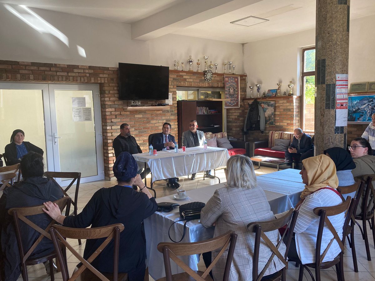 TC_BrukselBK's tweet photo. 📍 Couillet, #Charleroi 

Başkonsolos Umut Deniz, #Couillet Hacı Bayram Camii Derneği’ni ziyaretinde vatandaşlarımızla biraraya geldi.

Derneğimize misafirperverlikleri için teşekkür ederiz. https://t.co/0uD7uZF4rI