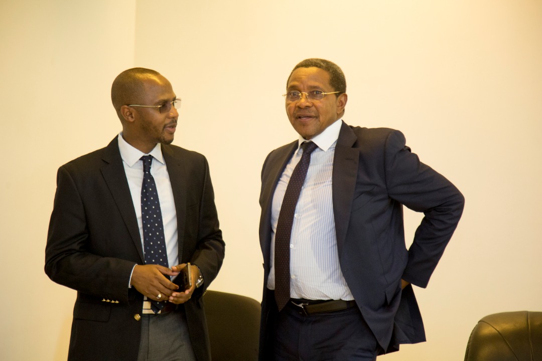 tonytogolani's tweet photo. "Binadamu wako wa sampuli tofauti tofauti. Uwakubali tu walivyo na ujue tu namna ya kuishi nao"- Mheshimiwa Rais Mstaafu @jmkikwete 

Heri ya Siku ya Kuzaliwa. https://t.co/gVXbi244wH