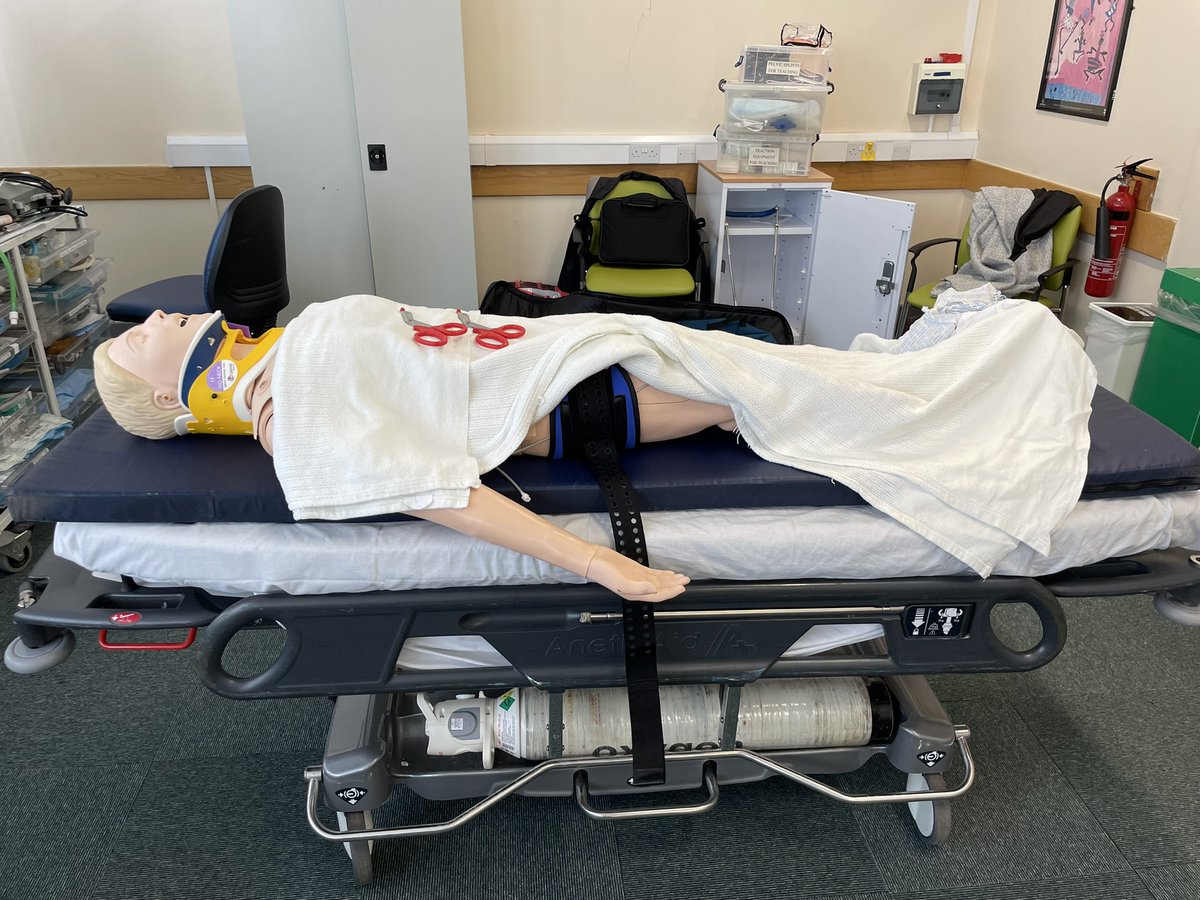 CarolineHughes1's tweet photo. @EdinburghEM Medic 1 training I see you and raise you @VHK_FifeEM Major Trauma training @traumasoutheast #EDFamily #Skillsanddrills #Knowyourkit https://t.co/ElMQf2CKLm