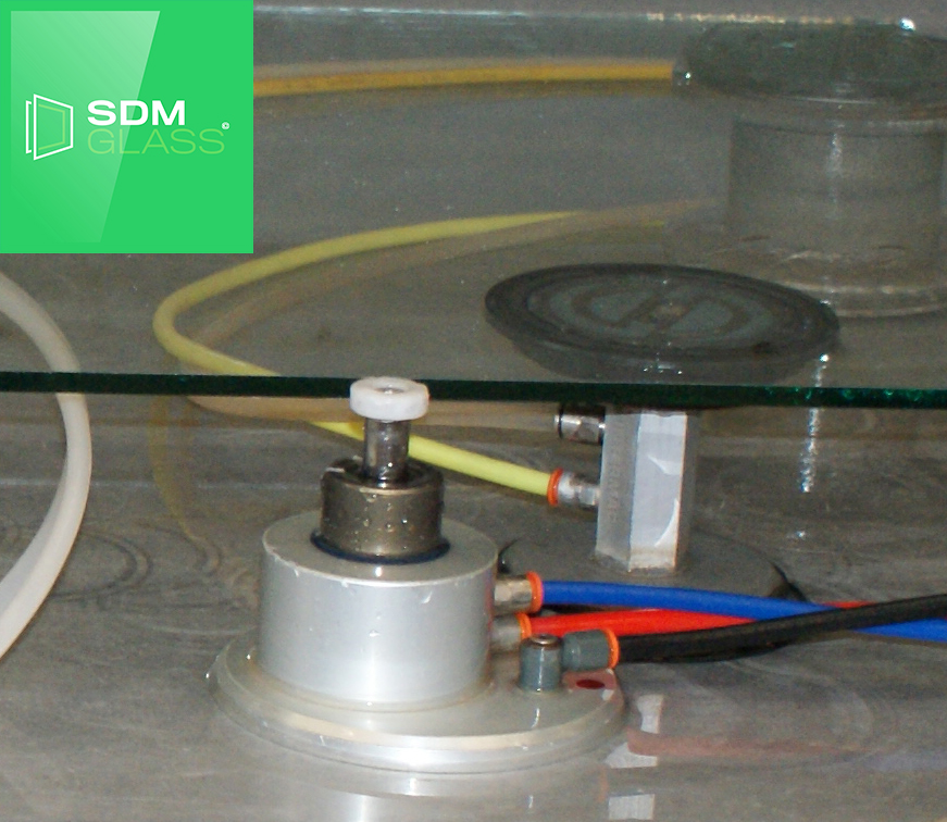 SDM_Glass's tweet photo. We are positioning the next glass blank panel ready for our CNC machine to make it into something magnificent!

#sdm #glass #sdmglass #glassbalustrade #kitchensplashbacks #magnificent #southwales https://t.co/v87SyQWsHr
