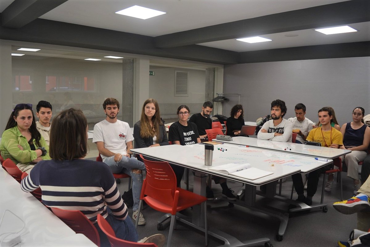 Seguimos acompañando a estudiantes en su acción piloto #ESNUESTRO esta semana con Elisa Cuesta Fernández

Visualización de datos, transferencia y metodología de investigación

Una mediación profesional, cultural y científica de <a href="/aidi_aso/">Comunidad AIDI</a>

Proyecto #ApS @IEducativa_UPM <a href="/fdnc_es/">Fundación Daniel y Nina Carasso</a>
