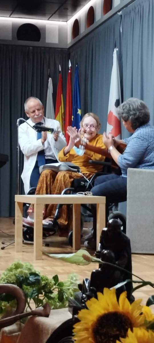 Humanizar_es's tweet photo. Las XVII #Jornadas de Cuidados Paliativos, "coronadas" con el 🫶 #Manifiesto del Centro san Camilo "Sanando comunidades y corazones"
.
🤲🌻"#Paliar es la respuesta más #humanizada al final de la vida". @Humanizar_es
.
.
GRACIAS!!! a todos
https://t.co/5QoWJxAxOo https://t.co/FZpzeX7DeB