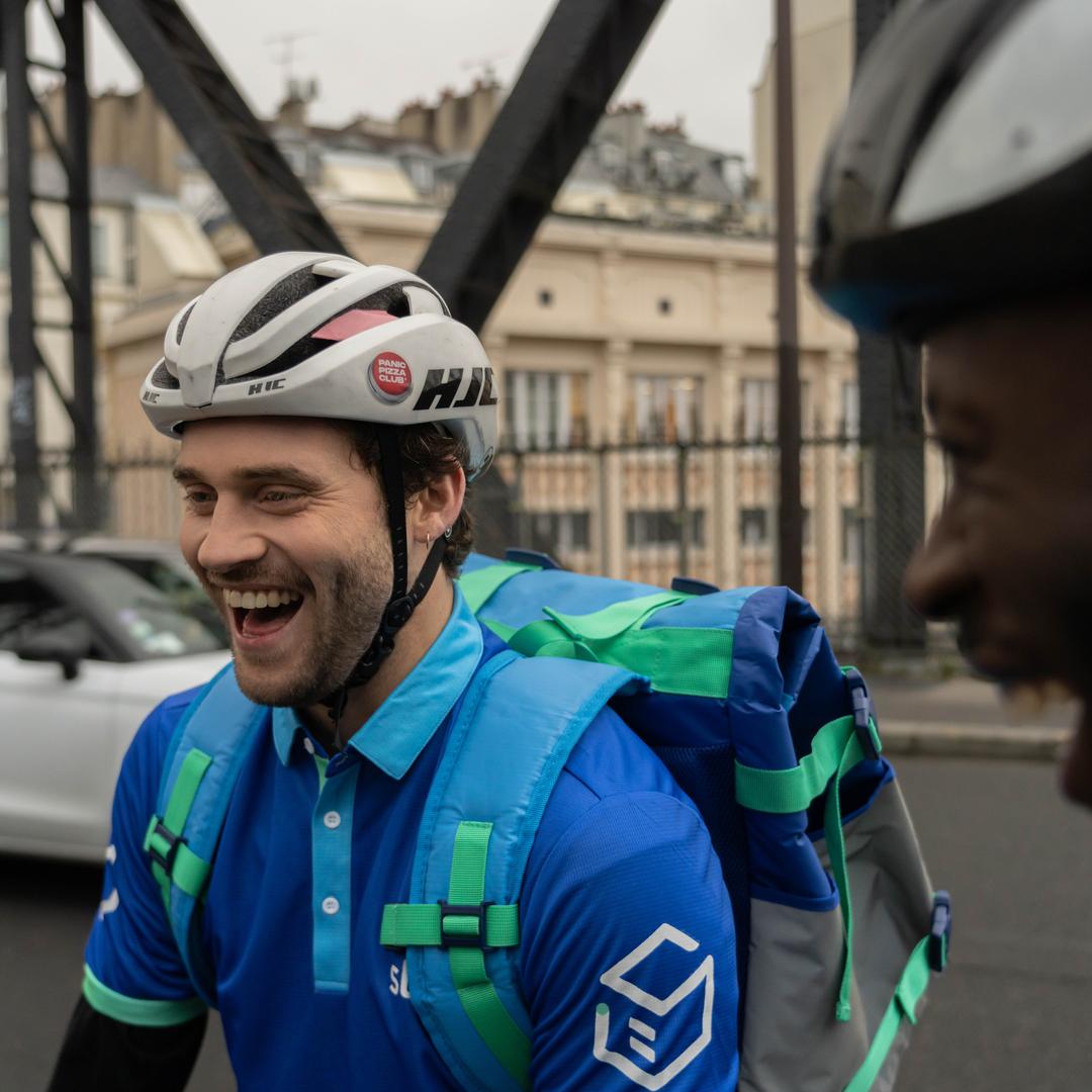 El día mundial de la sonrisa ya está aquí 😬👋

Queremos contagiar esta fecha pensada para ser feliz, repartiendo felicidad con nuestros pedidos 💙