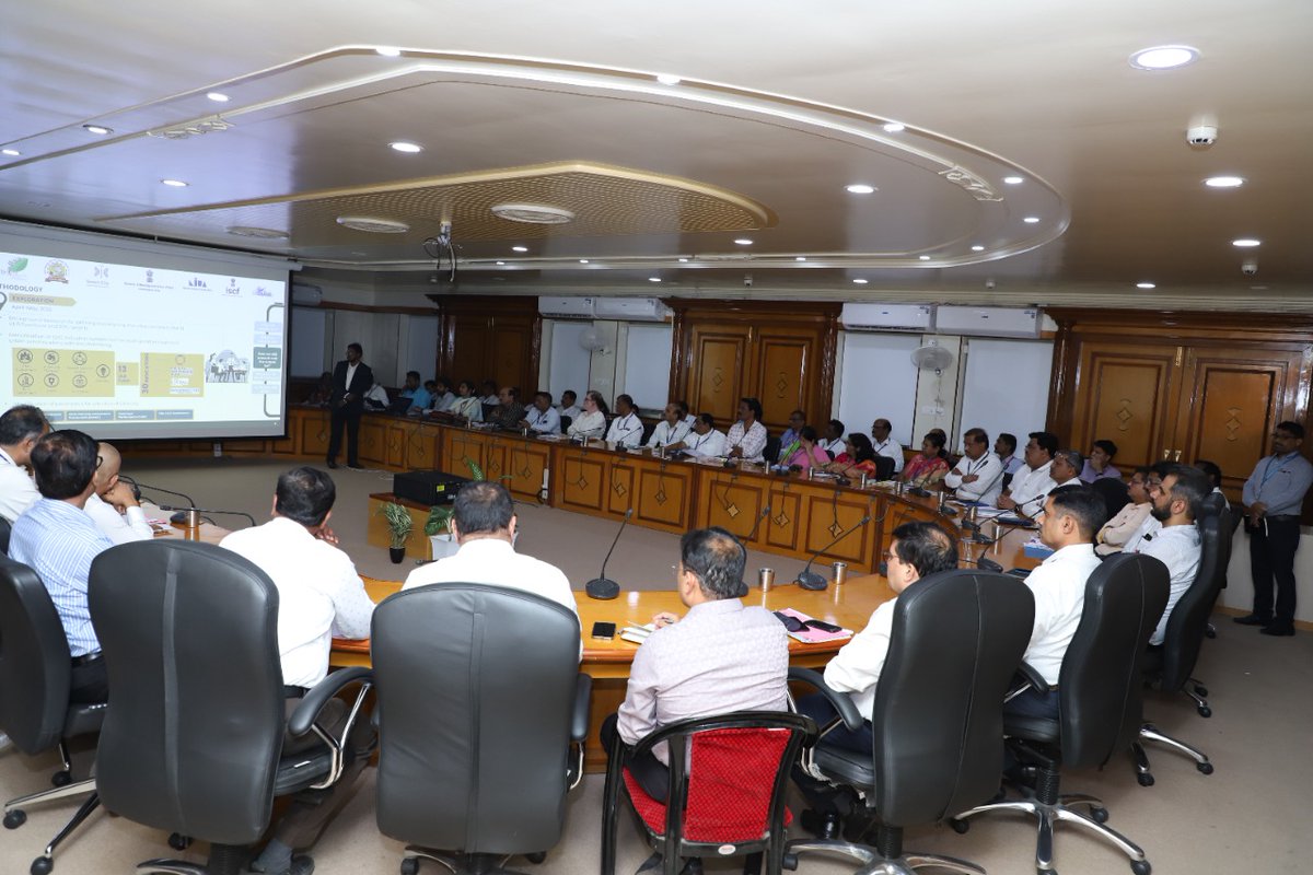 SmartCities_HUA's tweet photo. Under the India Smart Cities Fellowship Program (ISCFP) an initiative of MoHUA, the Program Fellows namely Ms. Akruti Murhekar, Mr. Anshul Rathore, Ms. Satarupa Roy, and Mr. Vignesvar J., of Team Aspire, have been developing the project In-WARDs with #PCSCL &amp; #PCMC. https://t.co/bFiC76EAwn