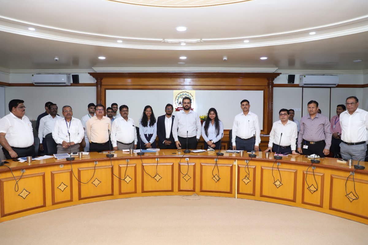 SmartCities_HUA's tweet photo. Under the India Smart Cities Fellowship Program (ISCFP) an initiative of MoHUA, the Program Fellows namely Ms. Akruti Murhekar, Mr. Anshul Rathore, Ms. Satarupa Roy, and Mr. Vignesvar J., of Team Aspire, have been developing the project In-WARDs with #PCSCL &amp; #PCMC. https://t.co/bFiC76EAwn