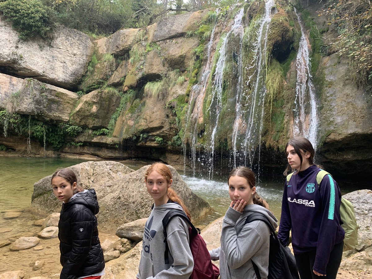 Fent la ruta dels 7 gorgs amb 2ESO <a href="/INS_Pla_Marcell/">Institut Pla Marcell</a>  Què bonic! Val molt la pena! A més a més, <a href="/EstiulaA/">EstiulaAventura</a> ens expliquen les particularitats del bosc de ribera i els animals que hi viuen.