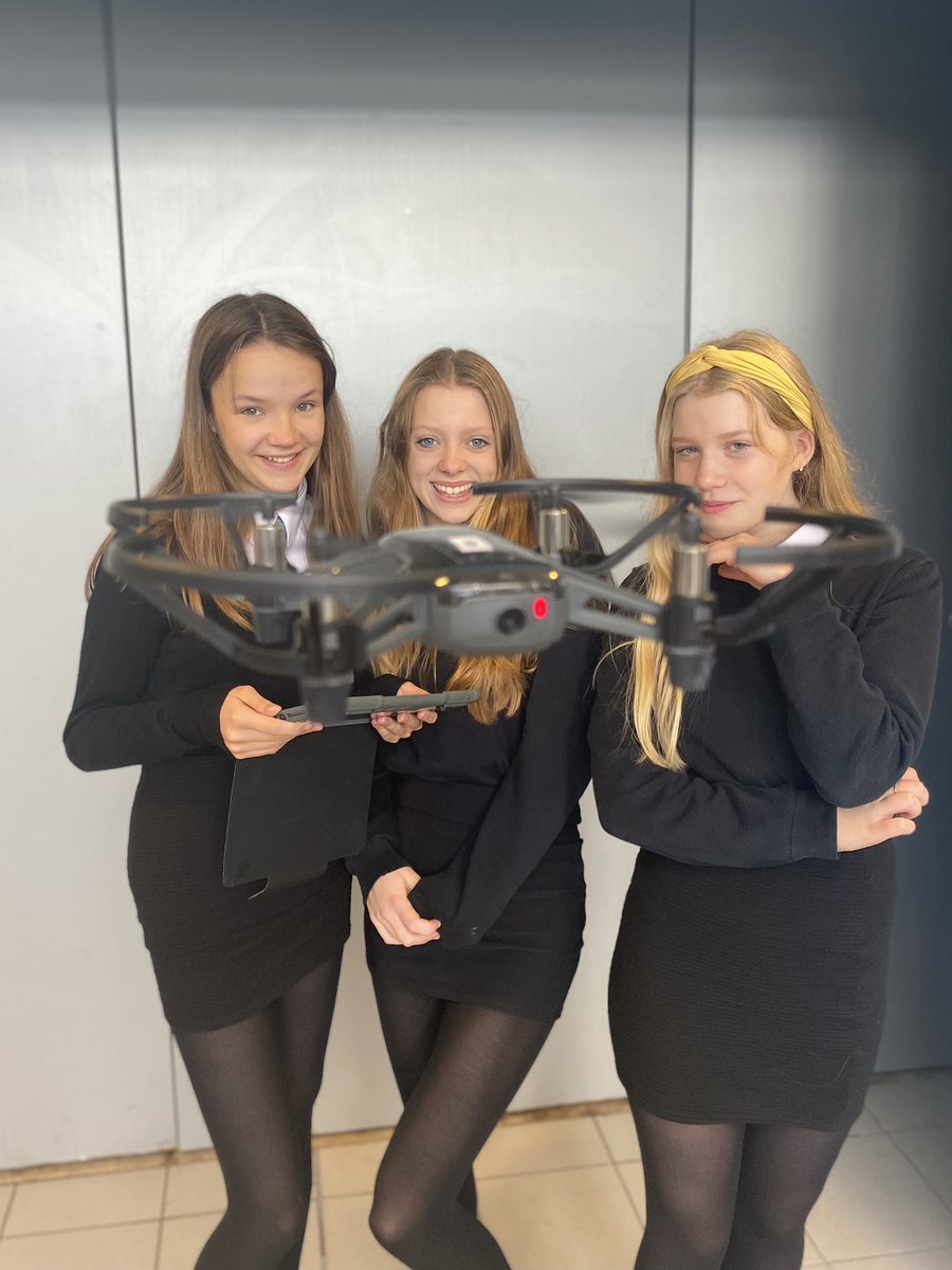 DYW_ForthValley's tweet photo. Encouraging young women to consider careers in Construction @DunblaneHS @CLFScot Nothing like hands-on experience delivered by experts in the industry @BBCommunityteam @CODAEH and @skillsdevscot thanks to MacGregor Flooring @CFA_Association #Diversity @BuildYourFutur8 https://t.co/p8XsFgKbf8