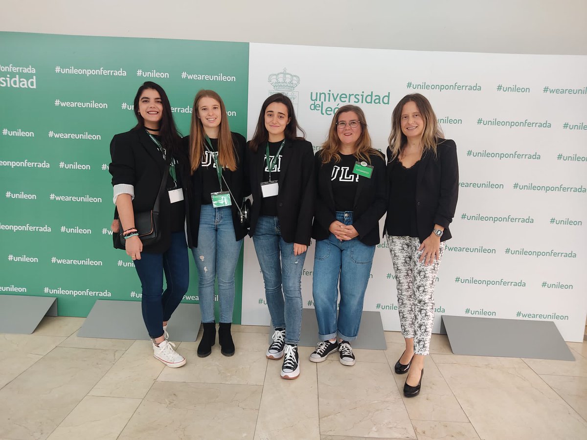 Acto de apertura curso 2022-2023
ambalinas: 4 voluntarias, 2 alumnas del grado de Fisioterapia y 2 del grado de Forestales, capitaneadas por Arrate, Directora del Área del estudiante, han procurado que el acto comenzase en tiempo y forma.  😊

<a href="/EIAF_ULE/">Escuela de Ingeniería Agraria y Forestal - ULE</a> <a href="/Unileon_ponfe/">unileon_ponferrada</a> <a href="/unileon/">Universidad de León</a>