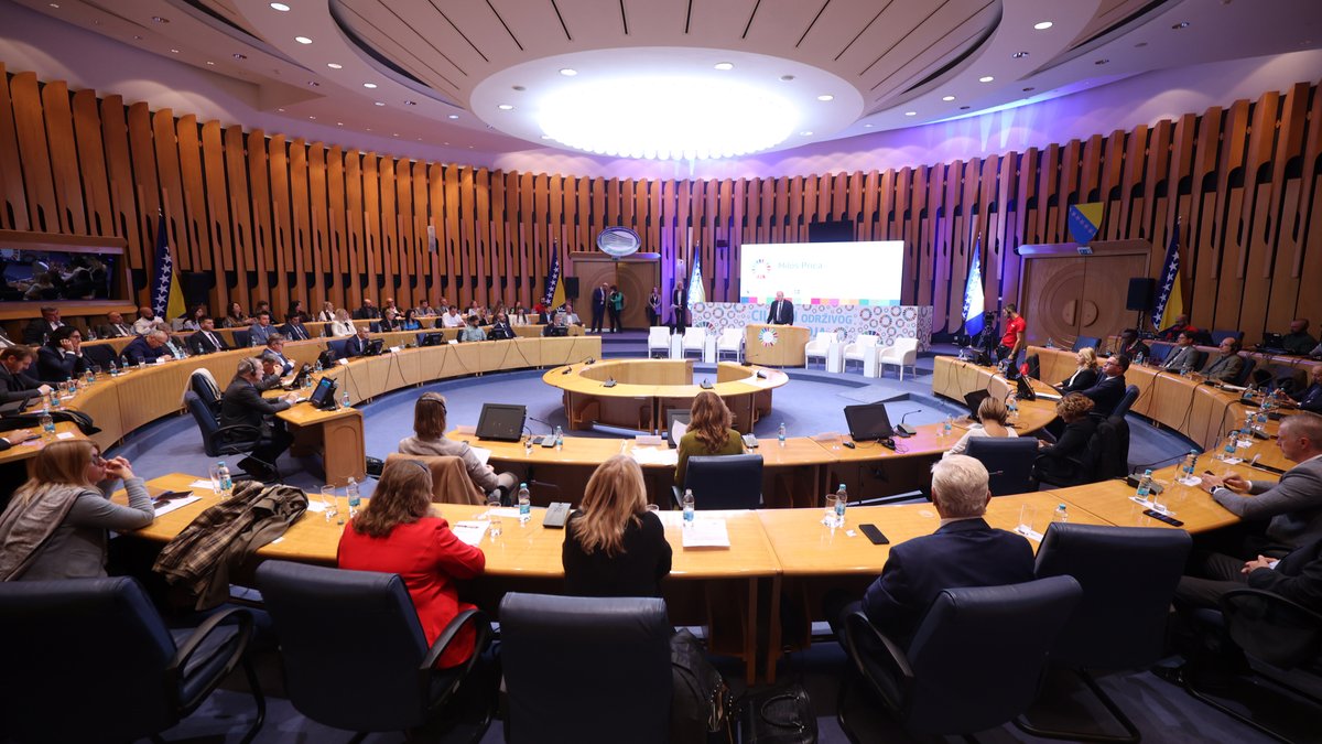 UN_BiH's tweet photo. The #SDGweekinBiH officially started!
15 different activities, events &amp; discussions will be held over the next 7 days, starting w today's #sustainabledevelopment financing talk @JointSDGFund🌿📈 

W @zamisli2030 &amp; in cooperation w @Vijeceministara SDGs Council in 🇧🇦, 🙏@SwedenBiH https://t.co/ZGtTYXl1El