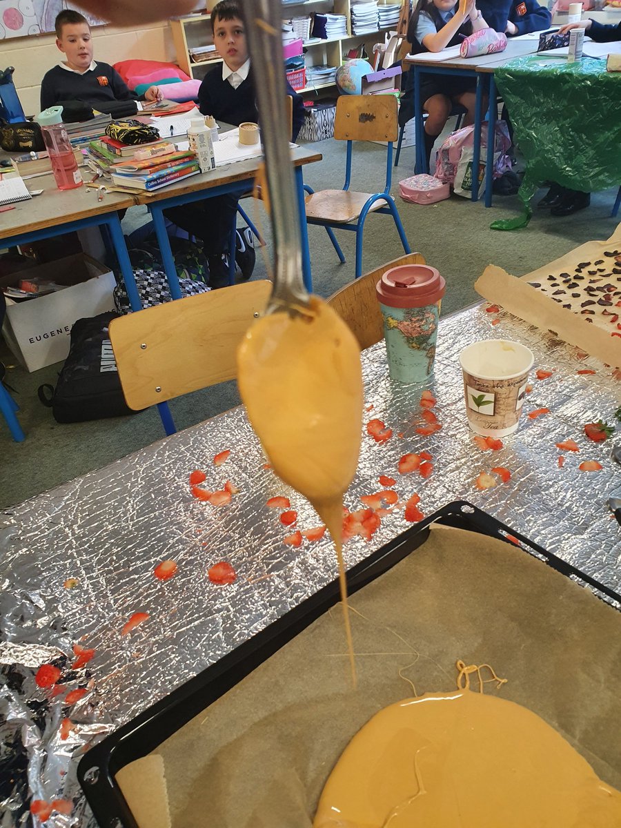 scorpionovasix's tweet photo. @ClonburrisNS @PDSTPrimarySTEM @PDSTSciences #baking #in #space @Dr_Niamh_Shaw @cakesmyth https://t.co/UV9msPoPI6