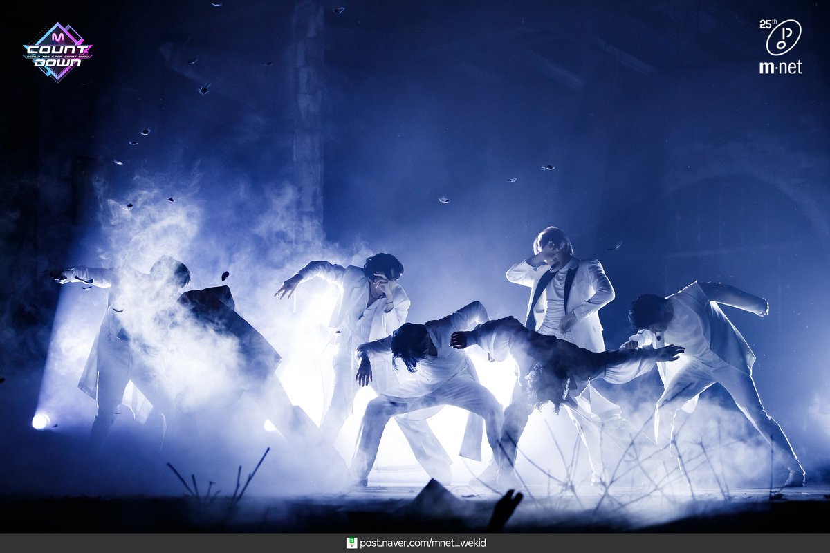 LalidEtigues's tweet photo. @spe_BTS_moment Que quatre c'est duuuuur TwwwT https://t.co/DY089oTm0W
