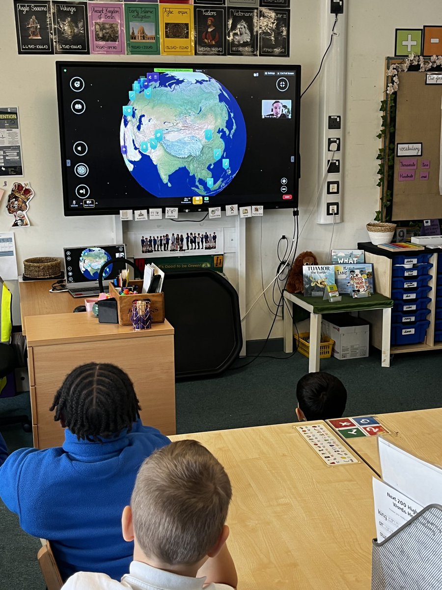 FoxfldPalm1's tweet photo. Children enjoyed their first @LyftaEd session all about Space! @foxfield @IPAT_Edu https://t.co/pjhNaJJYvk