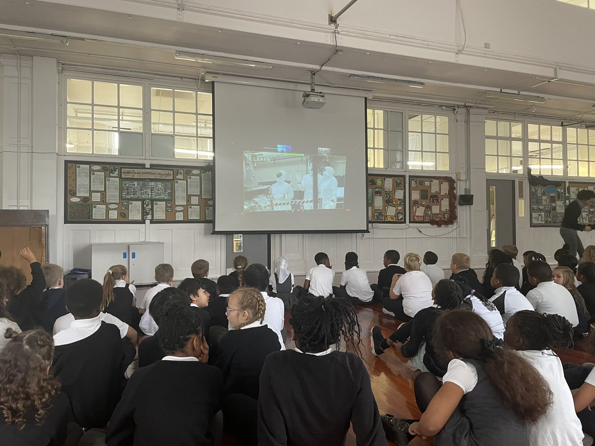 Year 3 and 4 enjoying the <a href="/LyftaEd/">Lyfta Education</a> webinar teaching us about NASA inspired by National Space Week! We’re learning all about the different space rockets and satellites in orbit in space 🪐☄️🚀 <a href="/WoodhillSci/">Woodhill Science</a> <a href="/WoodhillSch/">Woodhill Primary School</a>