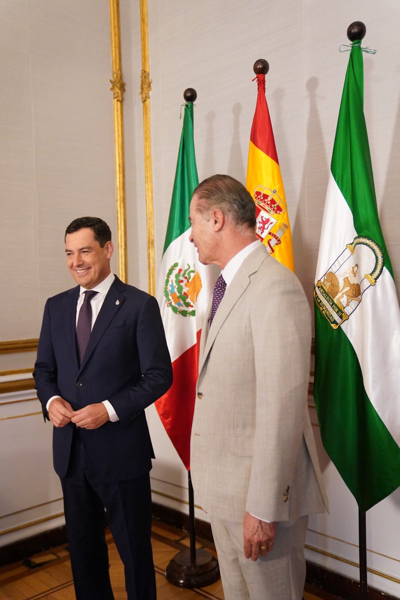 JuanMa_Moreno's tweet photo. Hay un mensaje que queremos trasladar a todo el mundo: #Andalucía es una oportunidad para la inversión y una comunidad fiable y segura. 

El embajador de México en España nos ha visitado hoy en San Telmo. Productiva reunión. Un placer recibirte, @QuirinoOC. https://t.co/IEXBfJZwOr