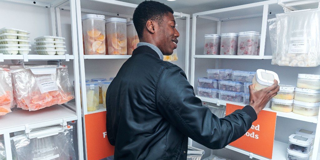 felixprojectuk's tweet photo. Thanks @Sainsburys who donated food from their zero-waste London pop-up, Sainsfreeze, to fight hunger with Felix 💪 💚 https://t.co/xSgENOpxqG