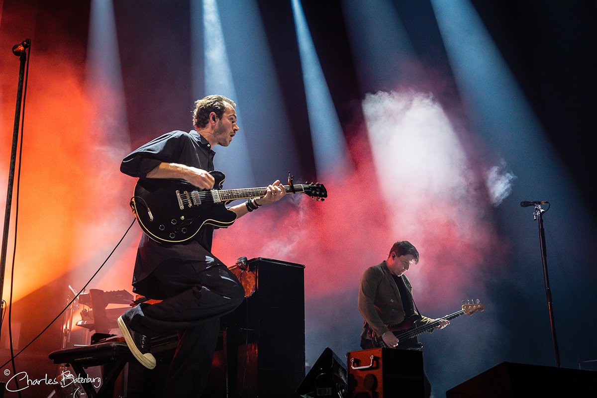rotterdamahoy's tweet photo. Gisteravond stond de band Editors in RTM Stage. Wie is er nog meer aan het nagenieten? ✨🎸
📸 @CB_Images
#Editors #RTMStage #Rotterdam #RotterdamAhoy #Ahoy #concert #show https://t.co/Fqx6Nd5LA4