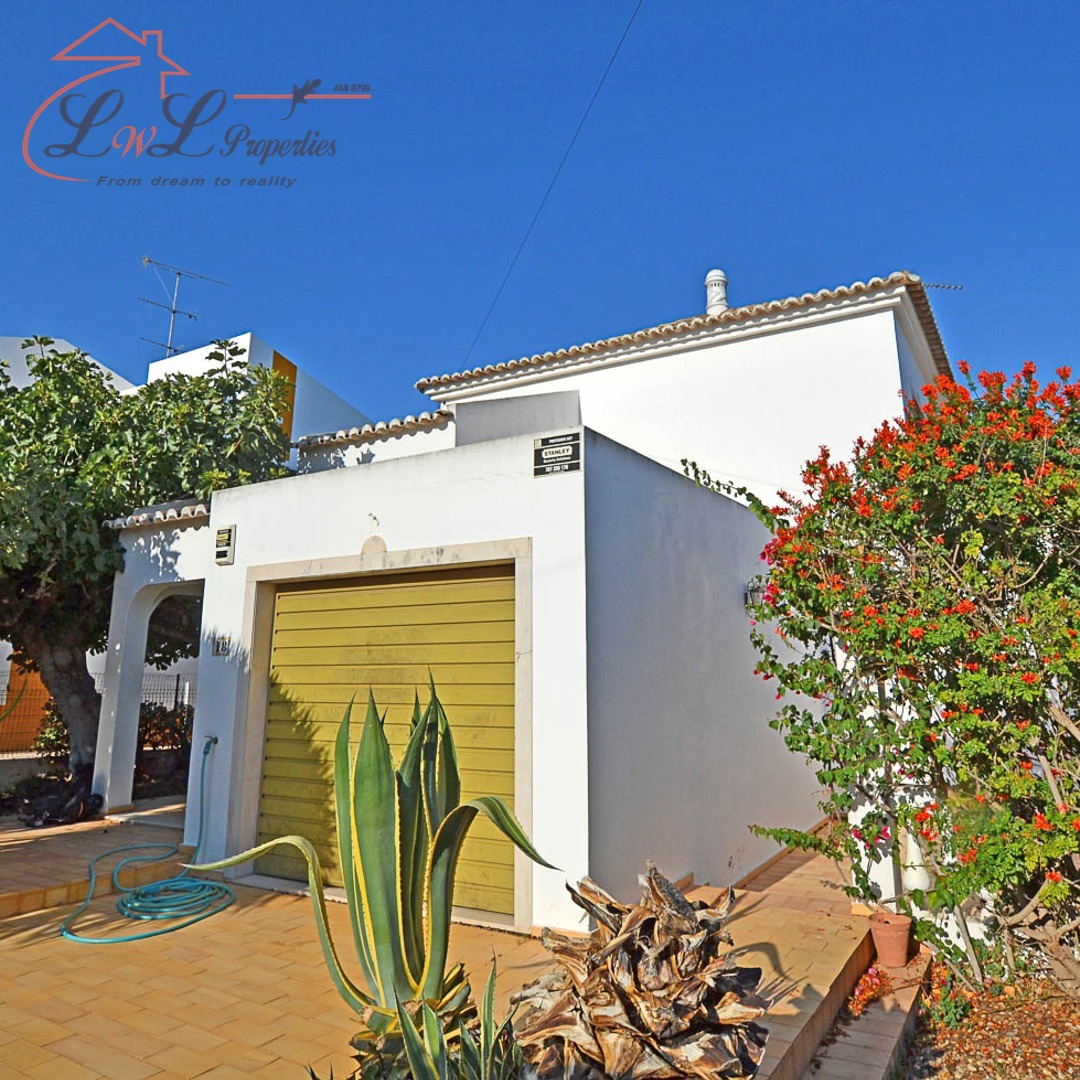 LwLProperties1's tweet photo. New to the market ☀️
Loc: Tavira 
Ref: 25356679
€: 550000€
 
#lwlproperties #Tavira #algarve #portugal #aplaceinthesun #holidayhome #propertyinvestment #Detached Villaforsale https://t.co/rUuO9xdE6V
