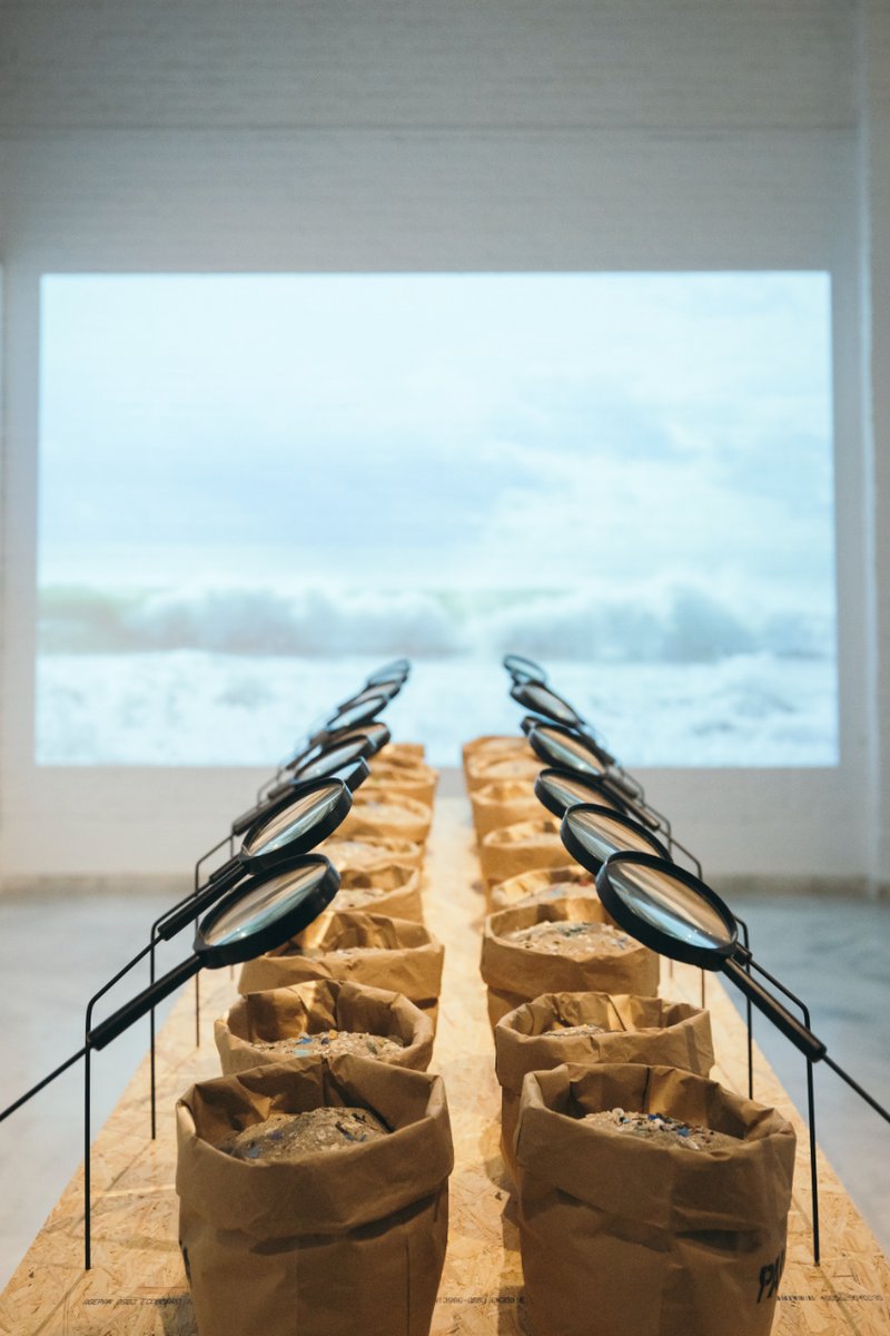 ValenciaDesignF's tweet photo. @LasNaves @BaselgaCarmen @brava_estudio @AjuntamentVLC Piezas y objetos realizados a partir de deshechos de plástico recogidos de mares y océanos, y reciclados para darles un nuevo uso. Una ola que quieres hacernos pensar en las consecuencias de nuestras acciones.
#AgendaWDC2022 #WDC2022 #plasticwaves #beyondtheplasticwave https://t.co/SdaR0L9b4A