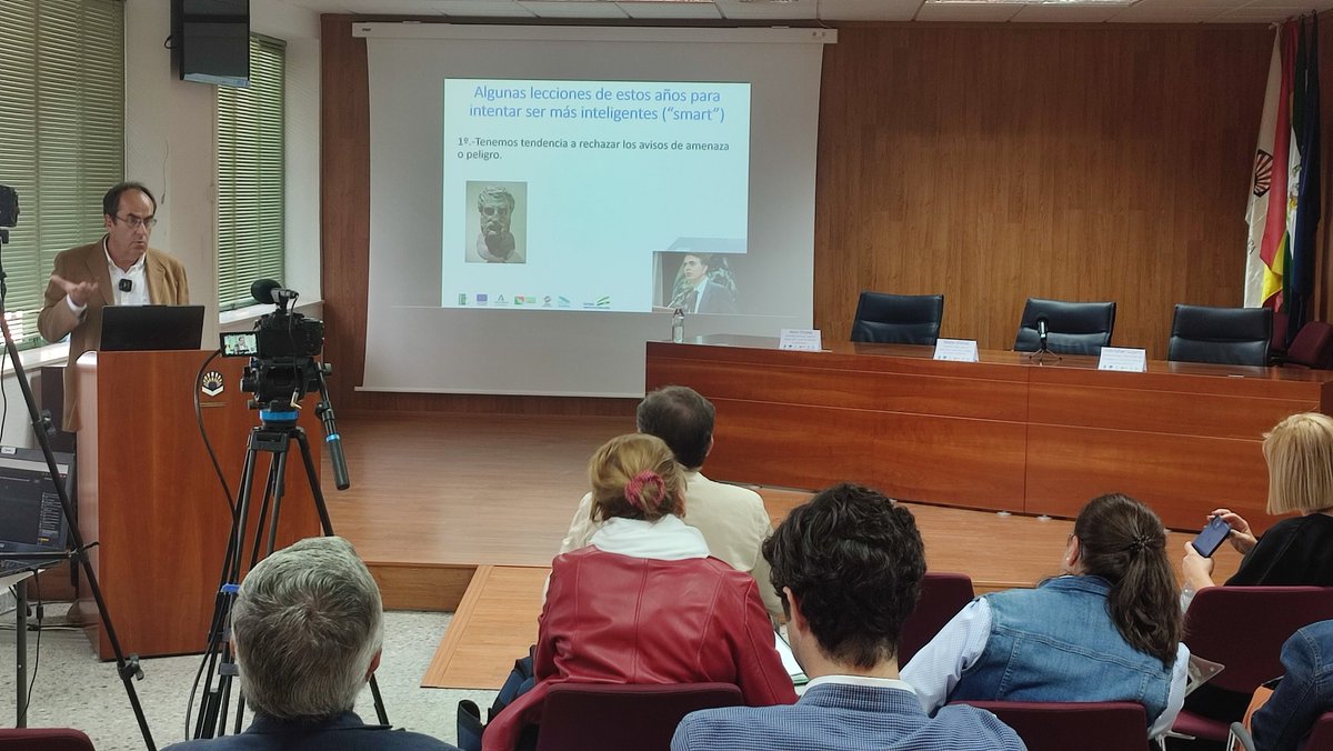 Estamos contando con ponencias de primer nivel en nuestra jornada "Territorios Inteligentes": los consultores internacionales Rafael Echeverri y <a href="/ceciliaganan/">cecilia gañán</a> , el profesor de <a href="/ETSIAMCordoba/">ETSIAM - Universidad de Córdoba</a> Pedro Sánchez y el técnico de <a href="/MedioAmbAND/">Consejería de Sostenibilidad y Medio Ambiente</a> Ramón Guzmán. #Leader