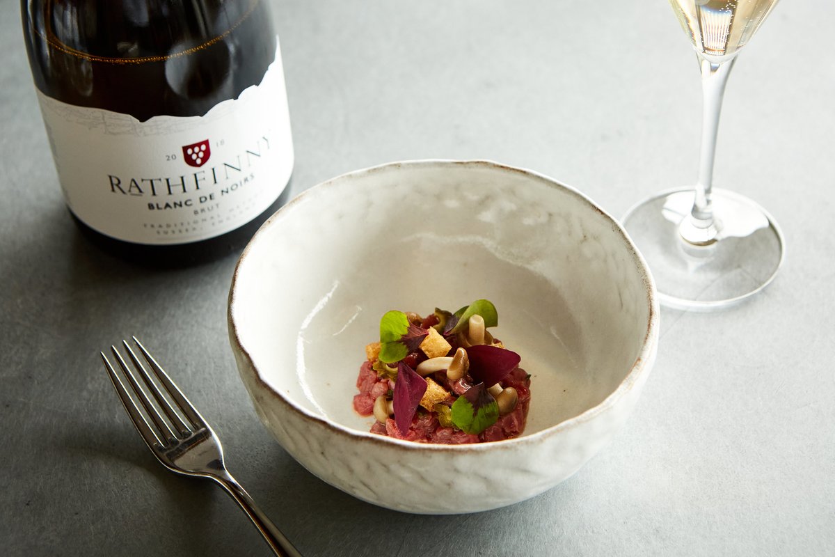 RathfinnyEstate's tweet image. A recipe for the weekend ~ @chefcbailey's beef tartare. 
Chris shares his spin on a beef tartare, with a pine cone and ponzu dressing, pickled shimeji mushrooms and a creamy egg yolk purée. Goes down a treat with our 2018 Blanc de Noirs. greatbritishchefs.com/recipes/beef-t…