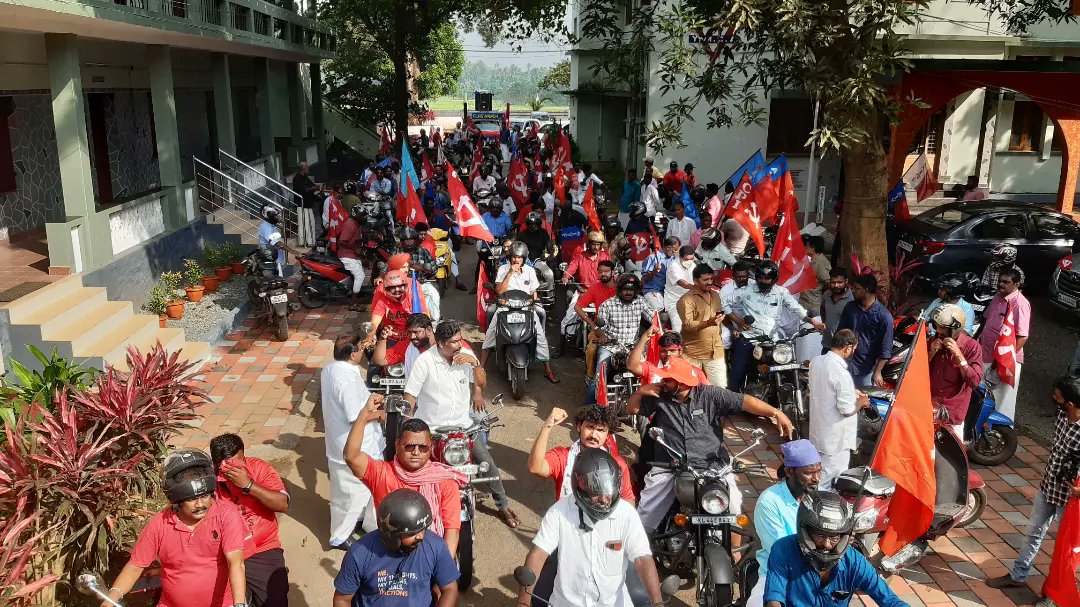 AISFofficial's tweet photo. ◆ Day -2 ◆ Glimpses of The Young Communist Flag March for #CPI24thCongress at Ernakulam, this morning comrades of CPI Ernakulam DC bid farewell to the Jattha of young communist which is marching towards the destination of Vijayawada with a determination... https://t.co/WoVa9Bpb7C