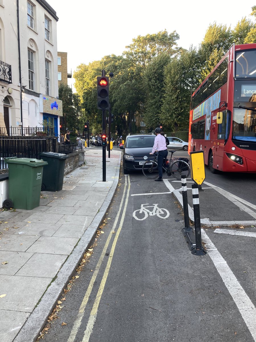 ⁦<a href="/YPLAC/">You Park Like a C***</a>⁩ parked blocking cycle lane forcing bikes into busy oncoming/turning traffic. Thanks a bunch, bozo