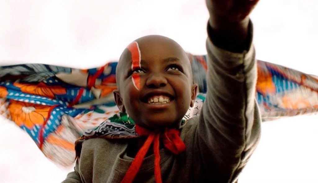 sinemafocuske's tweet image. NOW STREAMING: #SupaModo on Netflix.

Directed by @likarion_w, it follows Jo, a terminally ill but vibrant girl with dreams of becoming a superhero who can fly. 

Perhaps Kenya’s most-awarded film, #SupaModo is the winner of over 40 international awards.