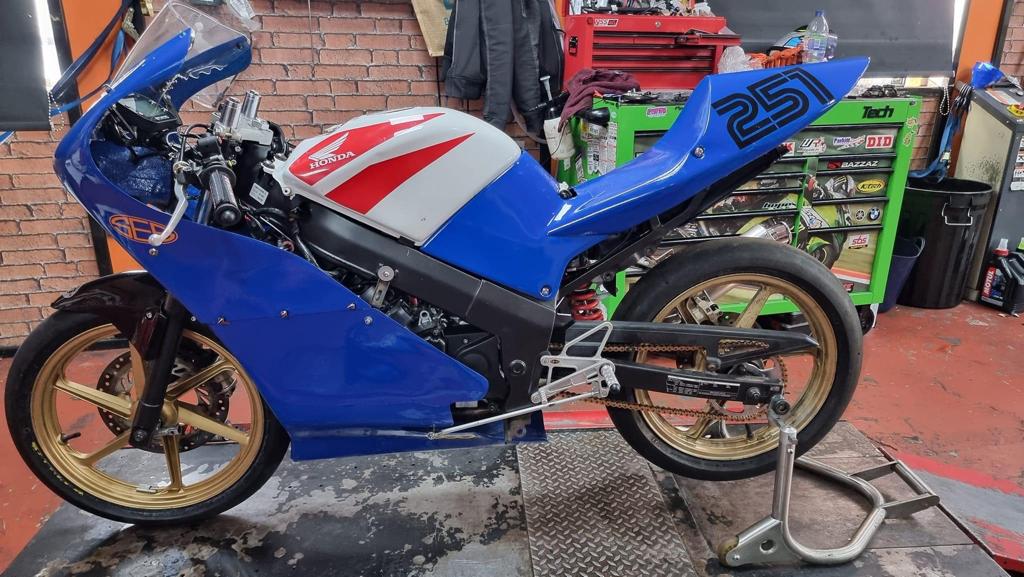 SESRaceProducts's tweet photo. Honda CBR125 Race Rearsets now available and already on the track performing great.
#HONDA #CBR125 #Freetechstreetstock #hondacbr #CBR @whiltonmill https://t.co/p6tlzdaWMc