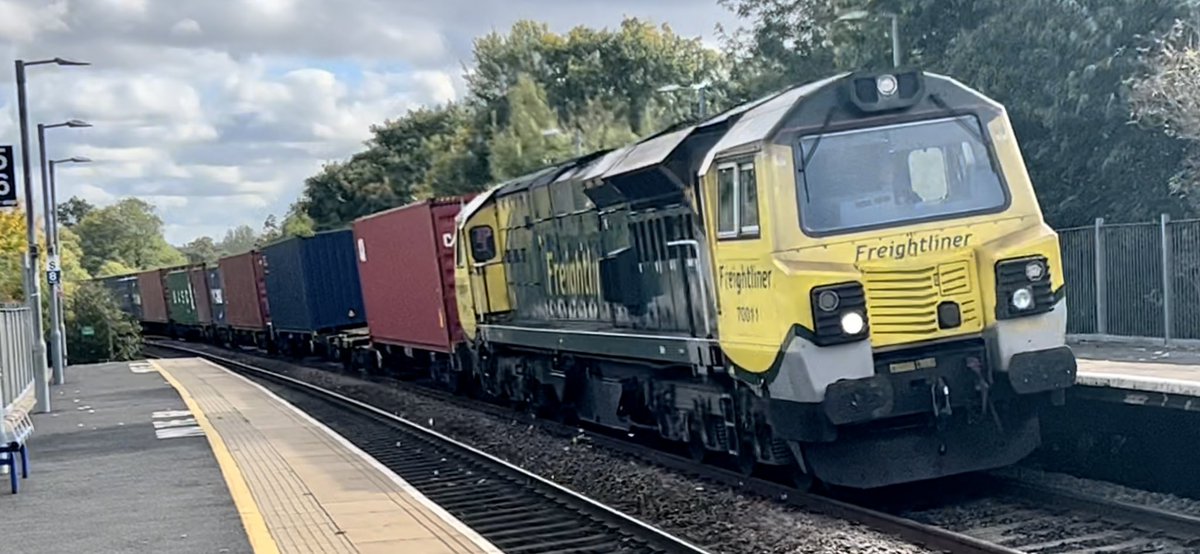 PlatformEdge1's tweet image. Some trains at Warwick Parkway while I wait for my train to a station I haven’t got off before 👀 #Class70 #Class165 #Class168