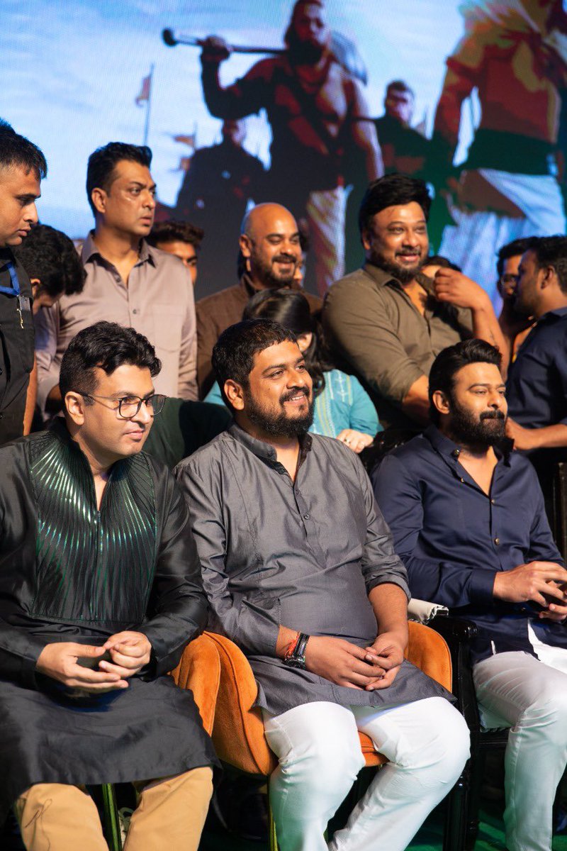 Offladipurush's tweet photo. Triumph the force of good over evil today, tomorrow and everyday! ✨ #Adipurush aka #Prabhas along with director #OmRaut and producer #BhushanKumar does the Ravan Dahan at #Ramleela in #Delhi today as the team celebrates the spirits of Dusshera. 

@omraut #SaifAliKhan https://t.co/vKssgz9NWT