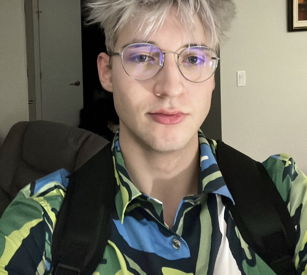 westjett1's tweet image. Going to twitchcon. Do not speak to me. Im there strictly to do drugs and drink