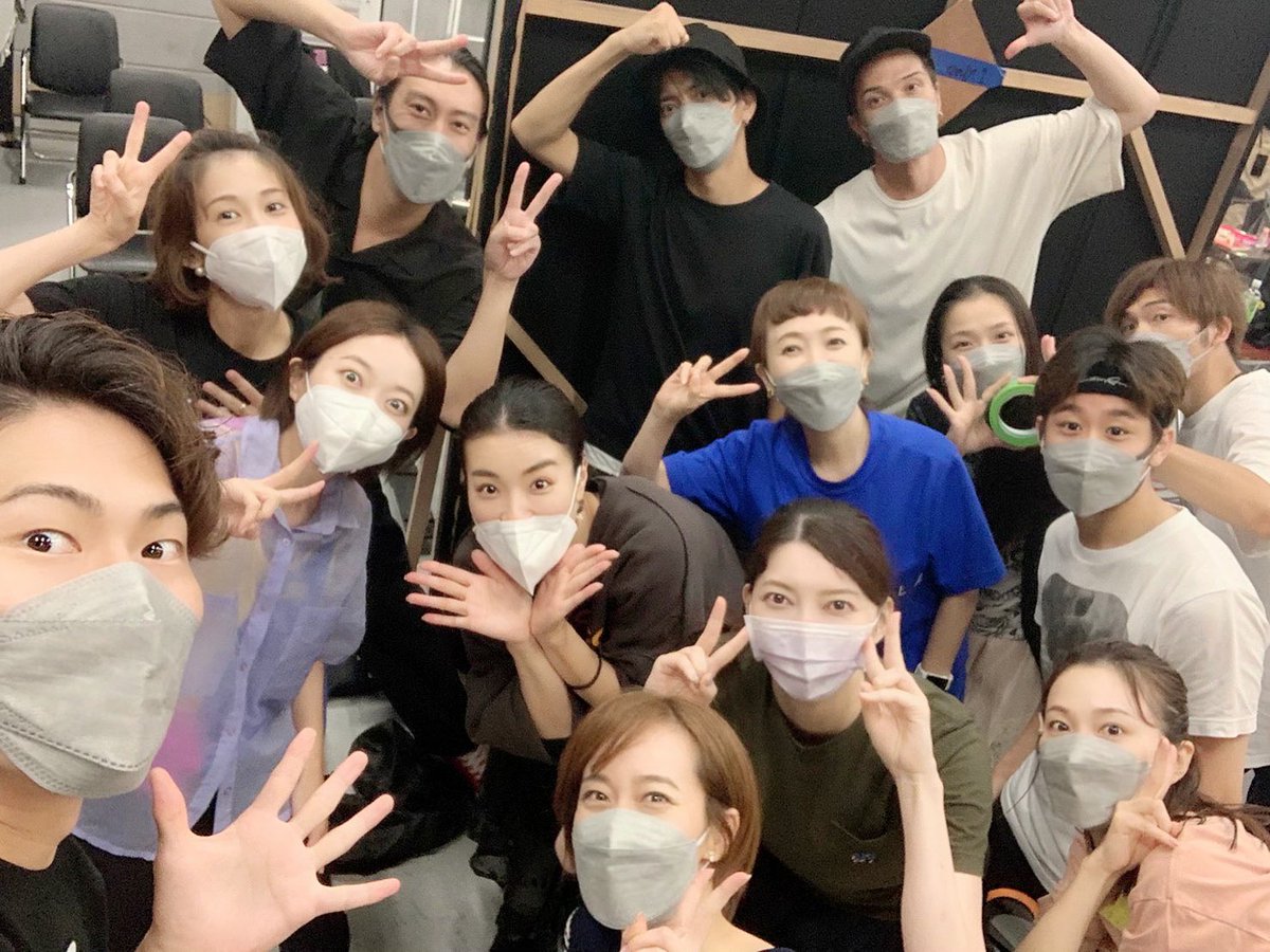 _TI_CA_'s tweet photo. ＃モダンミリー
お稽古場の時の写真を何も載せていなかった…

皆様たくさんの写真をグループのアルバムに✨

特に実咲凛音さん(みりおんちゃん)がたくさんのお写真を撮ってグループLINEのアルバムに載せて下さっていて…
最後には感動的な動画も編集して下さいました😭

(続 https://t.co/WpOdRn2DQ7