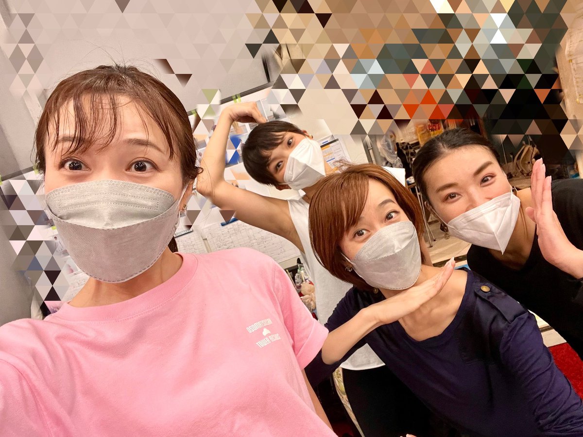 _TI_CA_'s tweet photo. ＃モダンミリー
お稽古場の時の写真を何も載せていなかった…

皆様たくさんの写真をグループのアルバムに✨

特に実咲凛音さん(みりおんちゃん)がたくさんのお写真を撮ってグループLINEのアルバムに載せて下さっていて…
最後には感動的な動画も編集して下さいました😭

(続 https://t.co/WpOdRn2DQ7