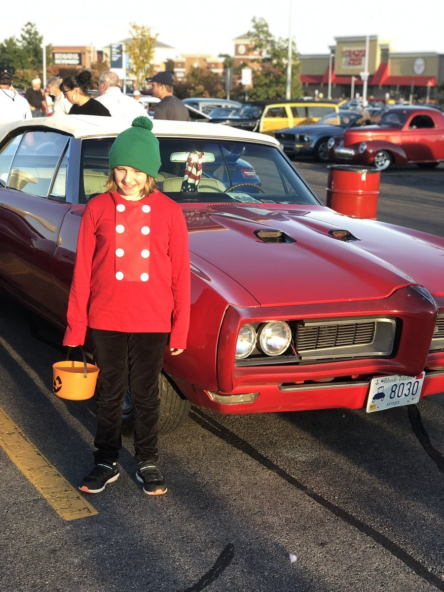 scoccina's tweet photo. My little monkee @TheMickyDolenz1 https://t.co/6yXeJs0JIO