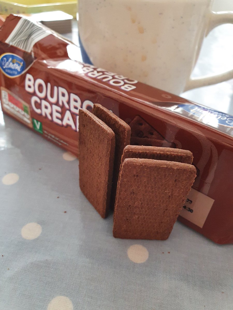 luke_kemp's tweet photo. Oh @AldiUK, How did these get through quality control? 😉 https://t.co/ppUfC4E3df