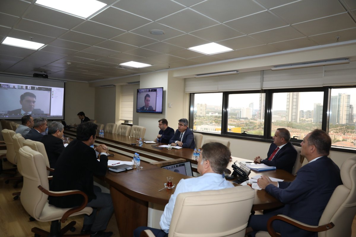 #Azerbaycan Cumhuriyeti, Ekoloji ve Doğal Kaynaklar Bakanlığı, Biyolojik Çeşitliliği Koruma Hizmetleri Genel Müdürü Sn. Firuddin Aliyev ve ekibi ile ikili işbirliği olanaklarını değerlendirmek üzere videokonferans toplantısı gerçekleştirdik. @milliparklar