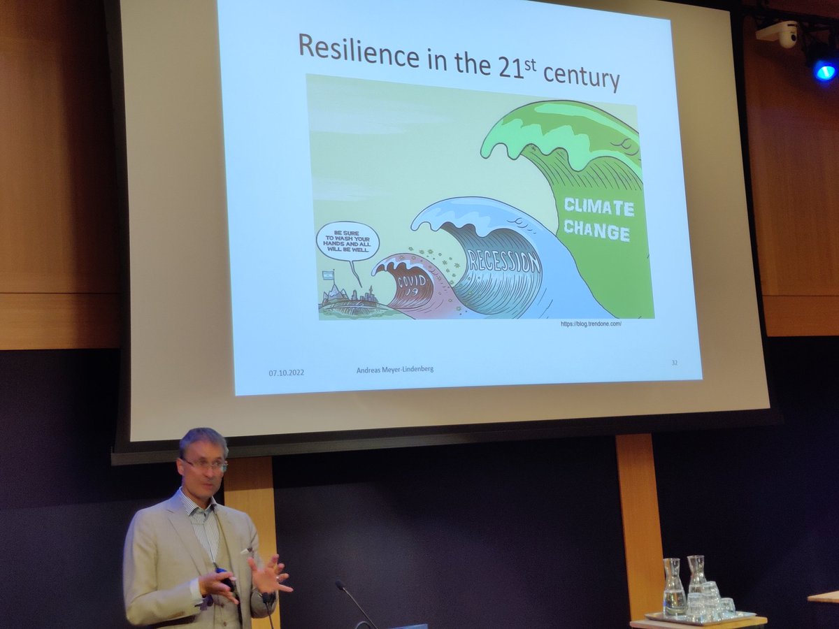 #icoumh wonderful talk by Prof Meyer-Lindenberg on effects urban vs nature on brain functioning and interventions to improve mental health in city inhabitants who need it most. <a href="/UMH_UvA/">The Centre for Urban Mental Health</a>