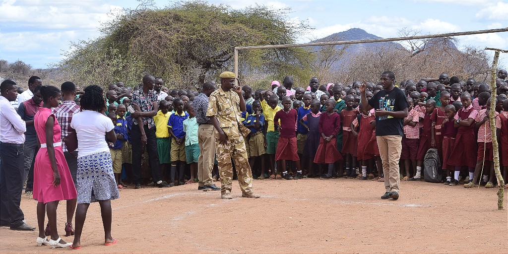 BornFreeKenya's tweet photo. Increased reports of straying lions out of Meru National Park led our teams to  Twathanju and Kathangachini areas, to sensitize the community on the importance of reporting to @kwskenya to avoid retaliatory lion killings and danger to themselves. #sportsforconservation https://t.co/vwhGam8PdL