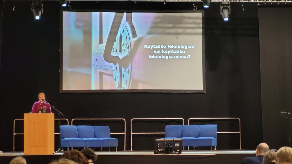 Ihmisen on hyvä kysyä itseltään aika ajoin: "Käytänkö teknologiaa vai käyttääkö teknologia minua?" <a href="/MariLeppane/">Mari Leppänen</a> Tässä teema, jota tulisi käyttää oppilaitosten digikampanjoissakin. #hyvinvointi #itk2022 #digitalisaatio