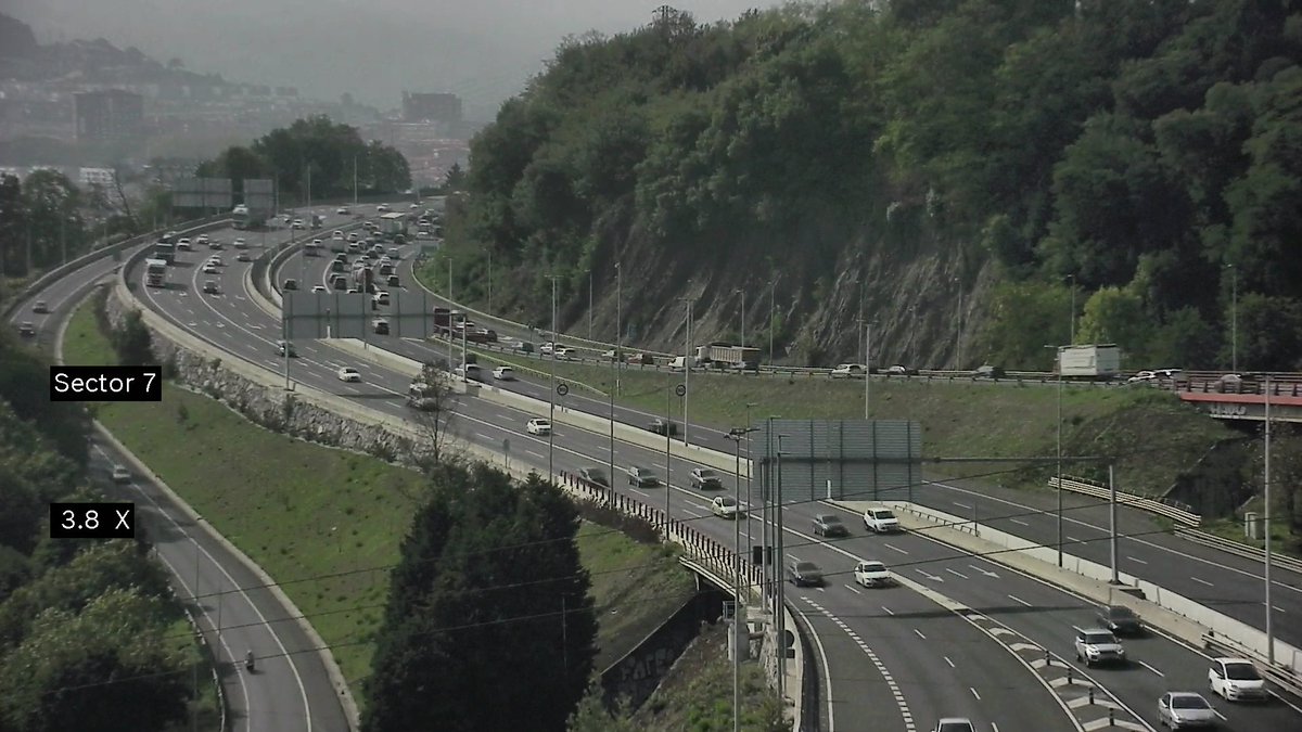🛠️ Kamioi baten #Matxura #N637 Km 9 #Barakaldo-n  Kantabriako norantzan
🚗🚙🚚 …