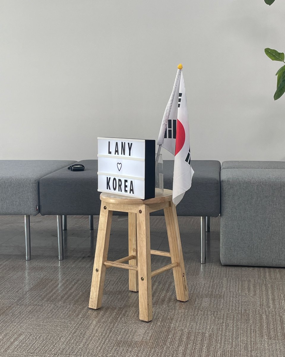 thisisLANY's tweet photo. lany ♡ korea https://t.co/WG99uJHzKQ